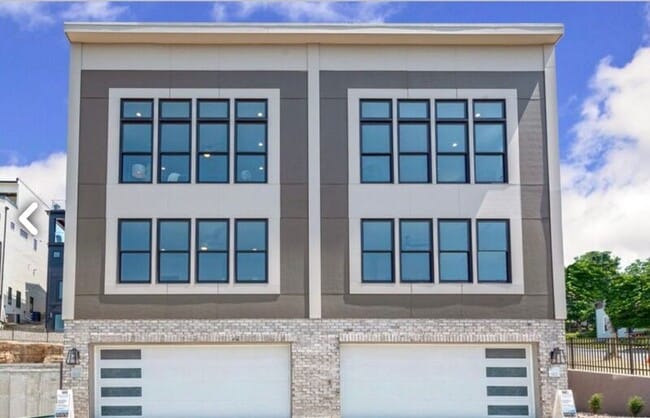 Photo - 140 W 13th St Townhome