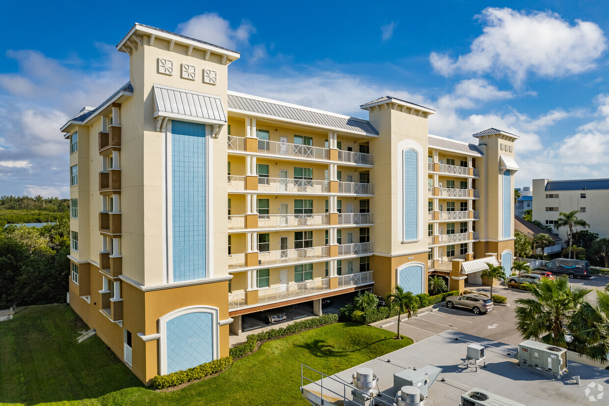 19519 Gulf Blvd Indian Shores, FL - Dolphin Key Condominiums