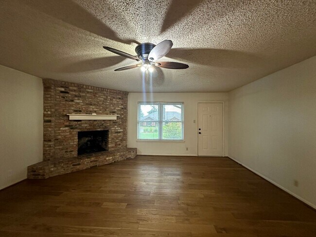 Building Photo - Tour Today! 3 Bedroom 2 Bath in Whitehouse...