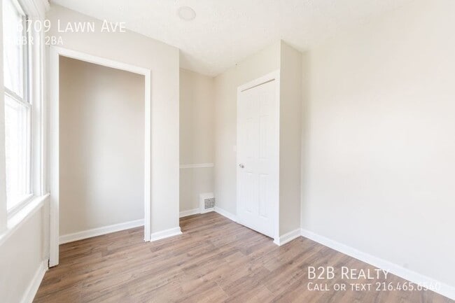 Building Photo - Elegant 6-Bedroom, 2-Bath Retreat: The Epi...