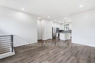 Building Photo - 2090 S Dorsey Ln