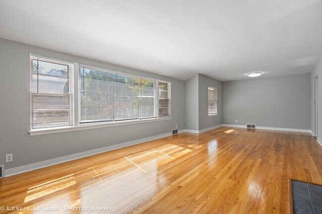 Foto del edificio - 329 E 8th Ave