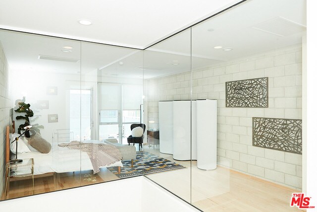 Building Photo - 3450 Cahuenga Blvd