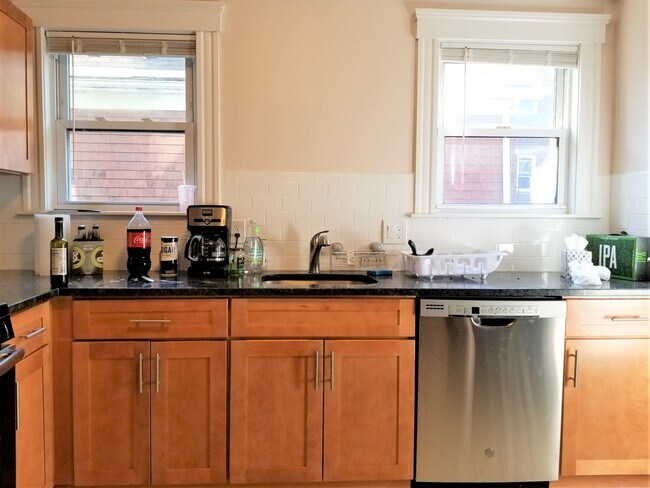 Building Photo - 5bed / 2bath on Chester St in Allston available 9/1/2026 $5800