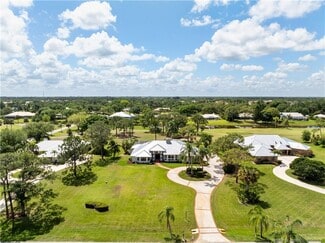 Building Photo - 4704 SW Bermuda Way