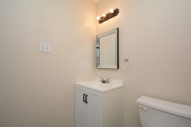 Building Photo - 11015 Shumard Oak Ct