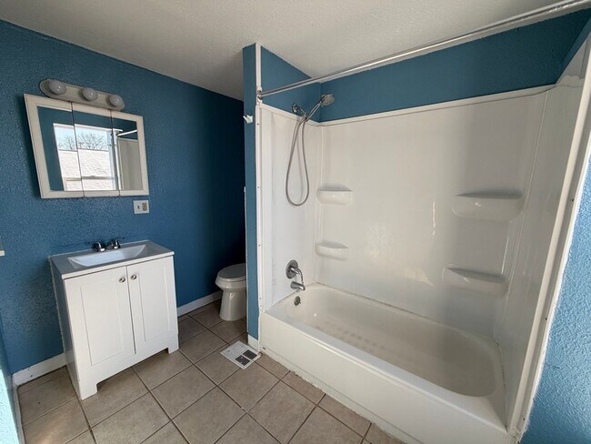 Foto del edificio - *145 Harris St Lodi OH 44254 MFH2 .T1