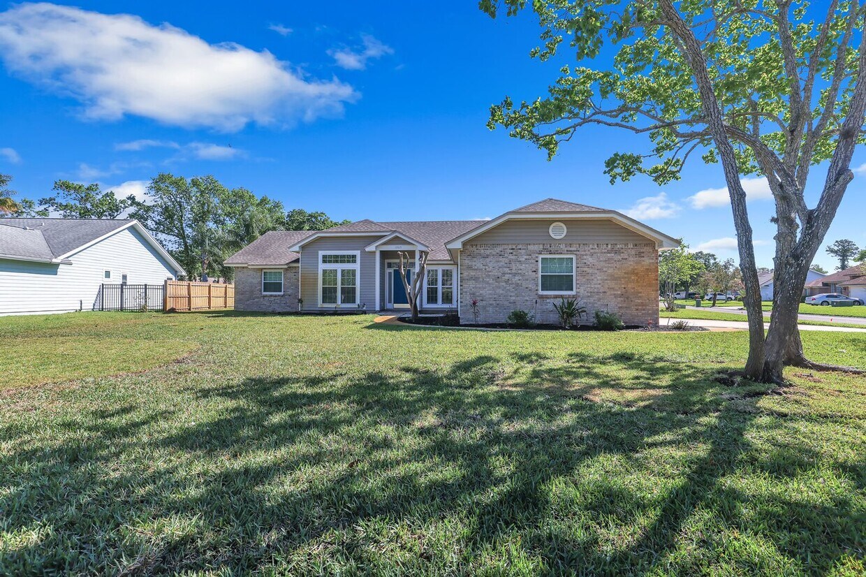Primary Photo - Beautiful 3 bedroom/ 2 bathroom home in Ja...