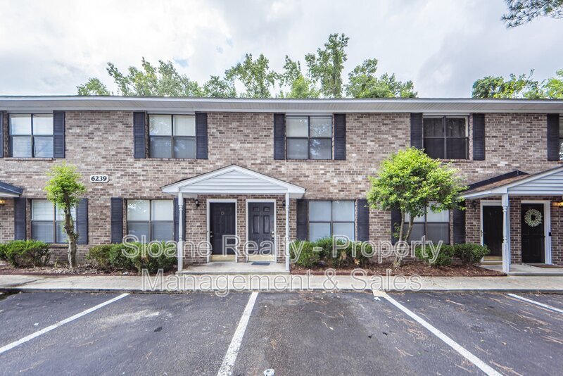 Foto principal - 6239 Lucille Dr