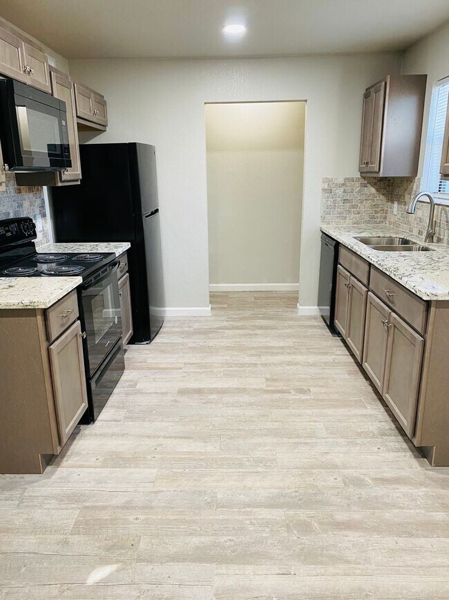 Building Photo - 5923B Bedford, Beaumont, TX 77708