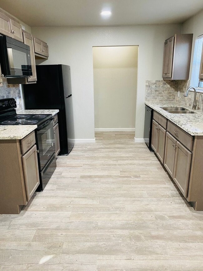 Building Photo - 6017 Bedford Dr