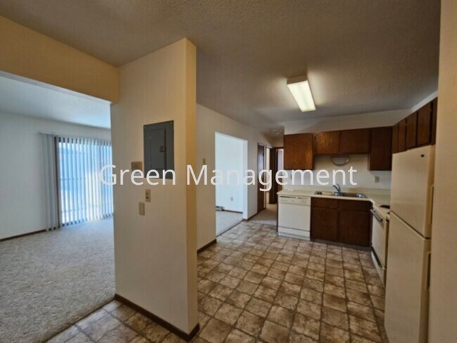 Foto del edificio - 2 Bedroom top floor with balcony