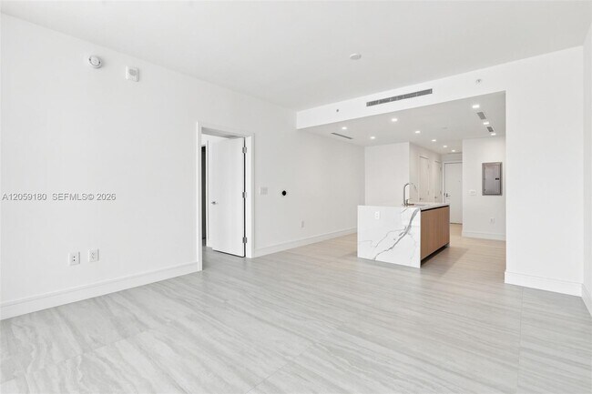 Foto del edificio - 2411 Laguna Cir