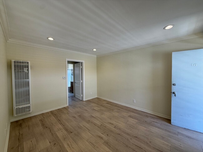 Photo - 3753 S Barrington Ave Apartment