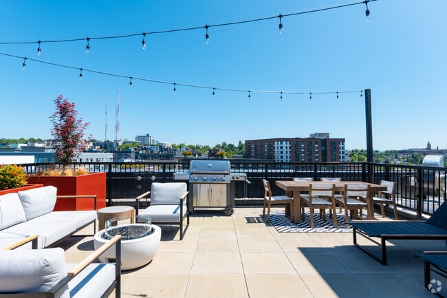 Rooftop Deck - Woodworth Apartments