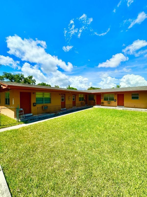 Primary Photo - 15002 NE 11th Ct