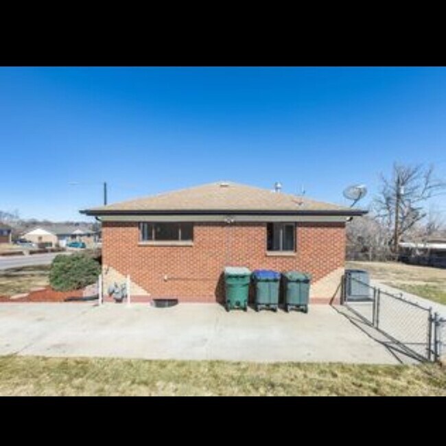 Foto del edificio - 10454 Grant Dr