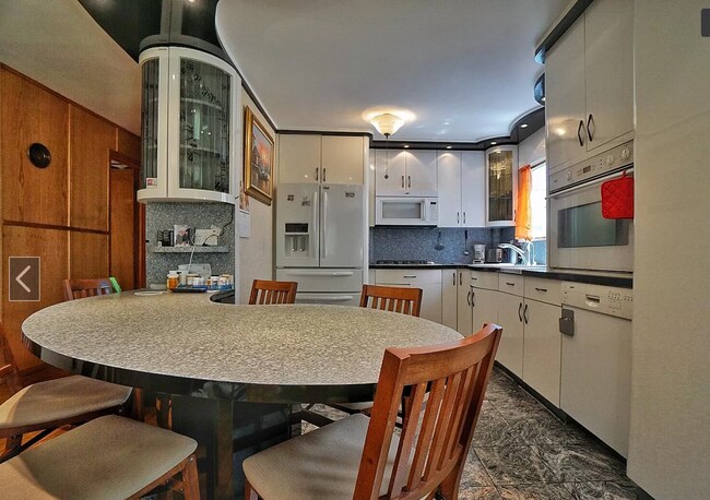Custom Kitchen - 429 Jefferson Ave