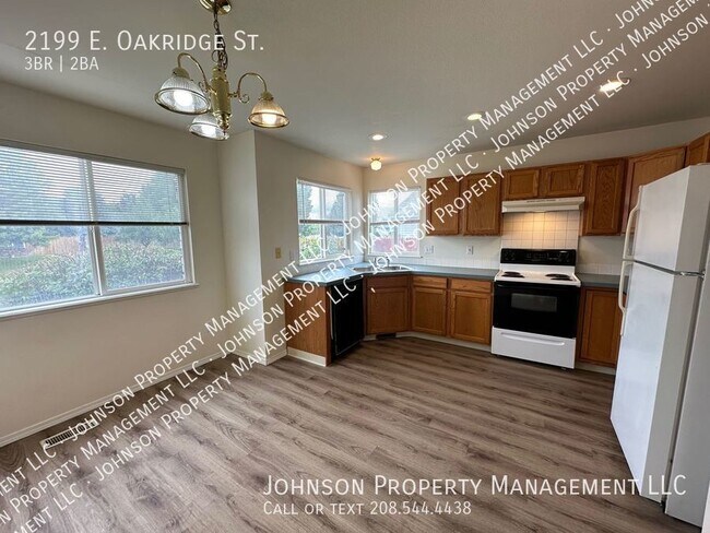 Foto del edificio - 2199 E Oakridge St