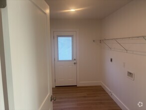 Building Photo - 2305 Weyer St