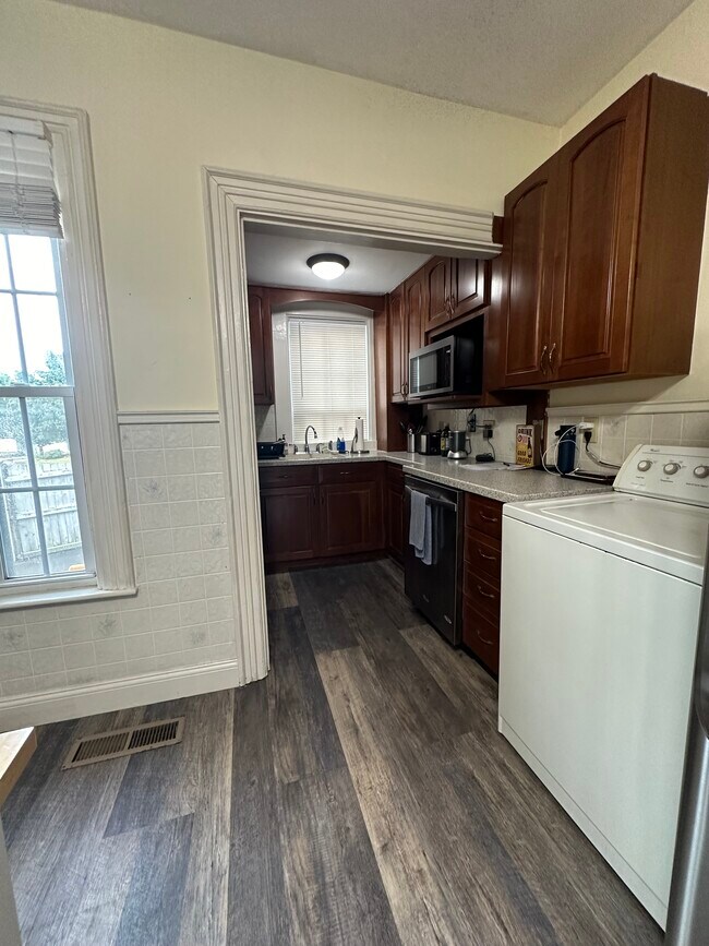 Building Photo - 39 Myrtle St