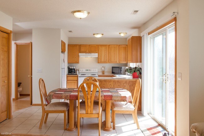 Building Photo - 3 br, 1.5 bath  - 1519 Summit St 1511