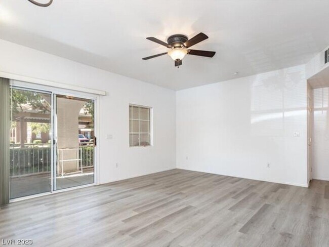Foto del edificio - 3845 Wiggins Bay St
