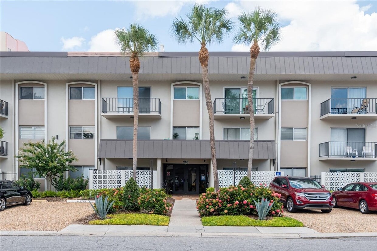 Charming 1BR Condo in Prime Westshore Location – Move-In Ready! - Charming 1BR Condo in Prime Westshore Location – Move-In Ready!