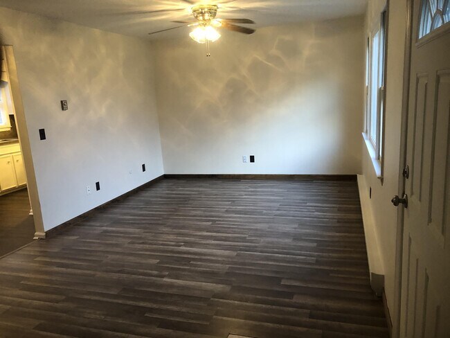 Foto del edificio - 144 Edgewood Dr