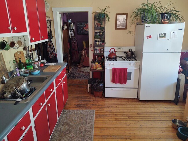 Kitchen - 207 North Ave