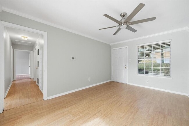 Building Photo - 3007 Kinney Ave