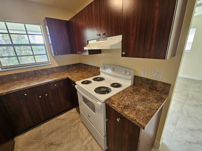 Building Photo - 925-927 Duplex