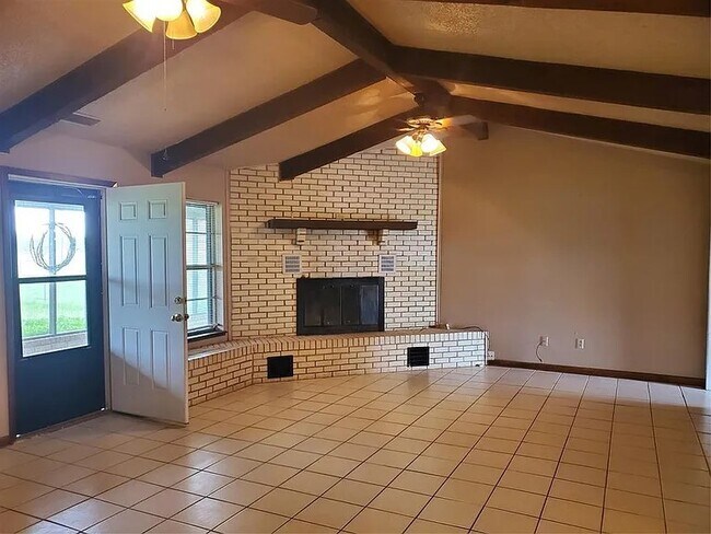 Foto del edificio - 935 Bacacita Farms Rd