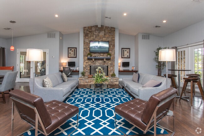 Interior Photo - Paramont
