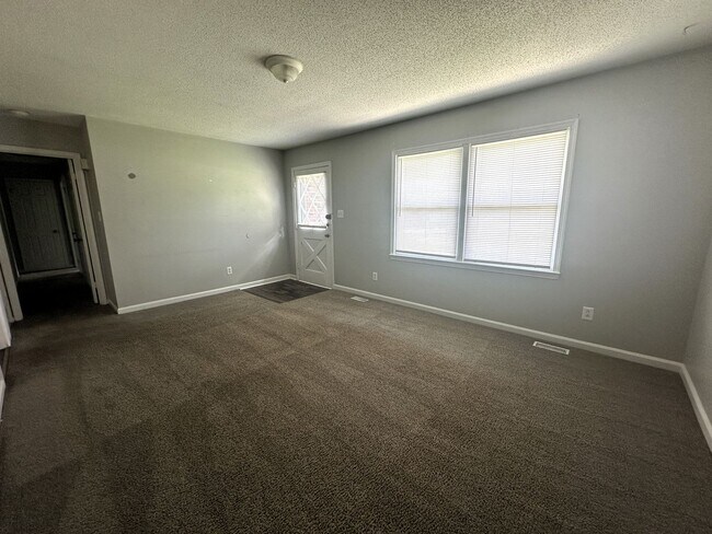 Building Photo - Northeast Raleigh 3 bedroom gem!