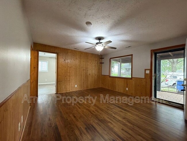 Building Photo - 2122 N 32nd St