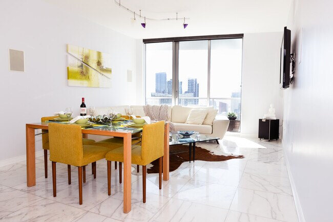 Amueblado con buen gusto - 185 SW 7th St