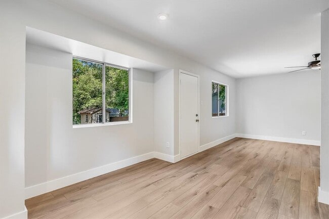 Foto del edificio - 736 Wales Way