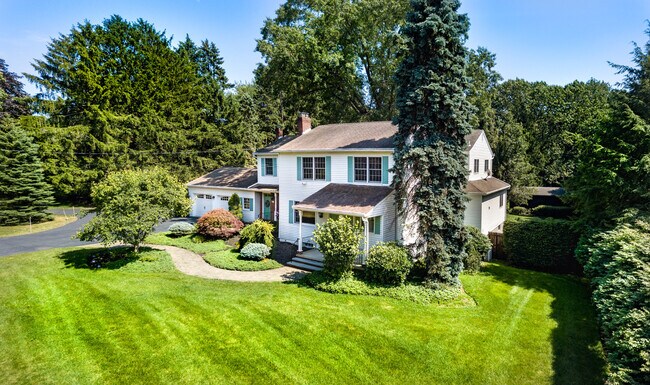 Building Photo - 11 Old Tappan Rd