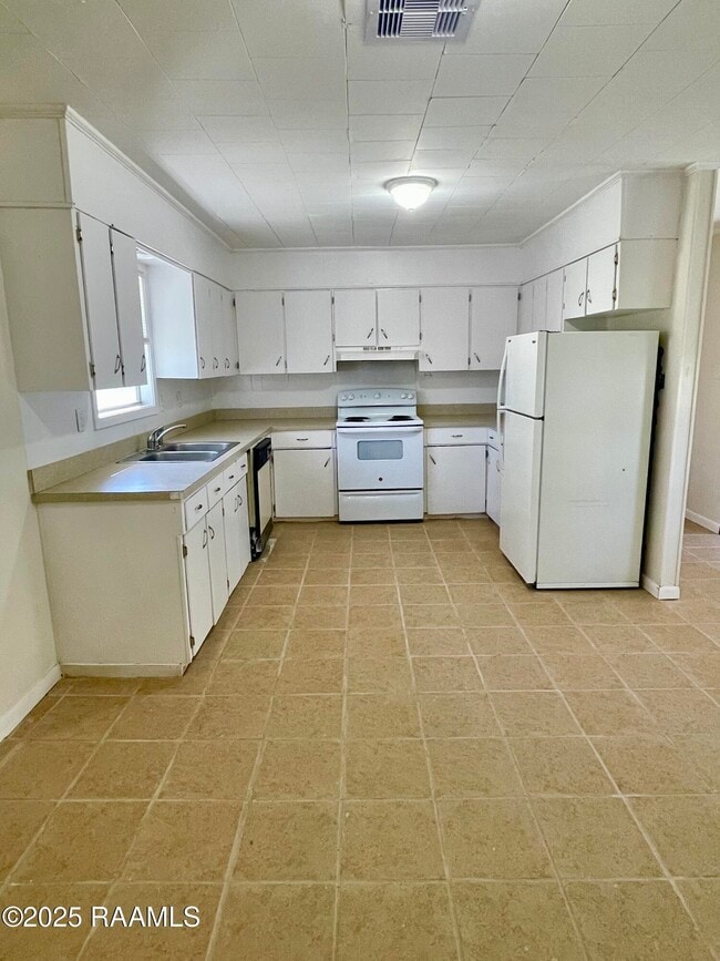 Building Photo - 1084 Red Barn Rd