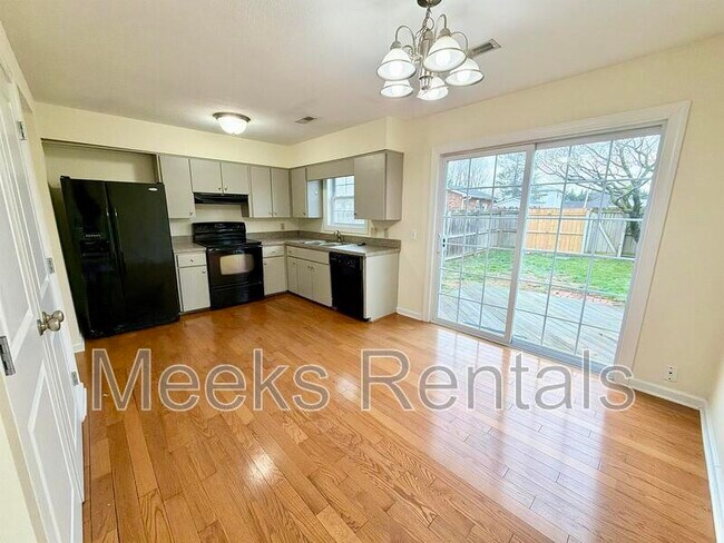 Building Photo - 1002 Fairway Gardens Dr