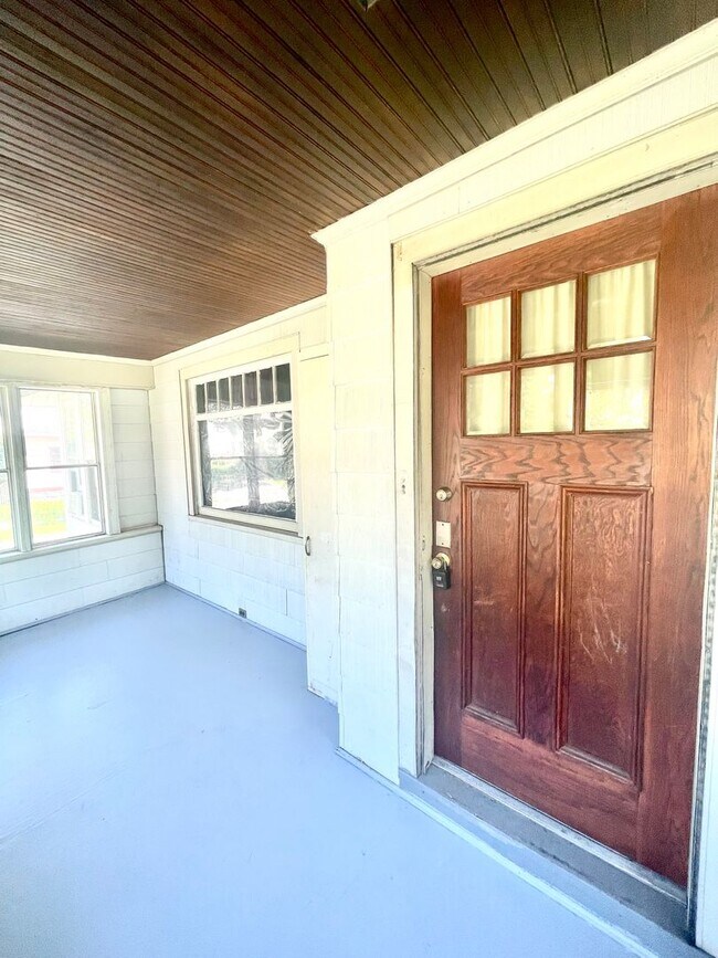 Foto del edificio - 243 Clay Ave