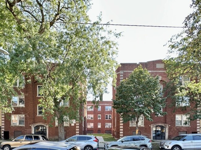 Building Photo - 4033 W Melrose St