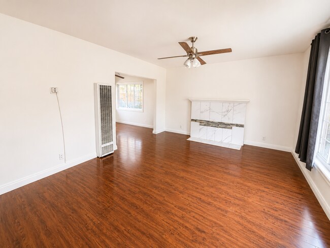 Building Photo - 540 El Camino Ave