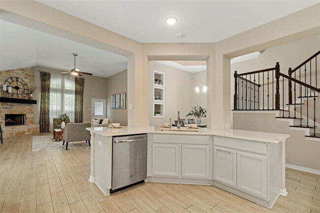 Foto del edificio - 15331 Lakewood Terrace Dr