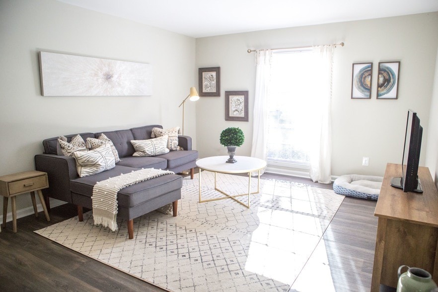 2003 Canterwood Dr, Charlotte, NC 28213