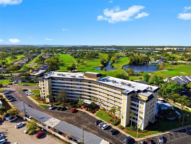 Foto del edificio - 8950 Park Blvd