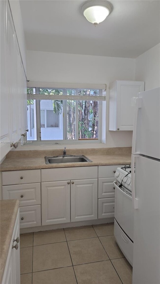 Foto del edificio - 9473 Abbott Ave