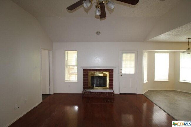 Foto del edificio - 3615 Coral Bay Ln