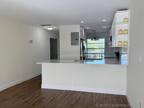Building Photo - 1340 NW 18th Ave